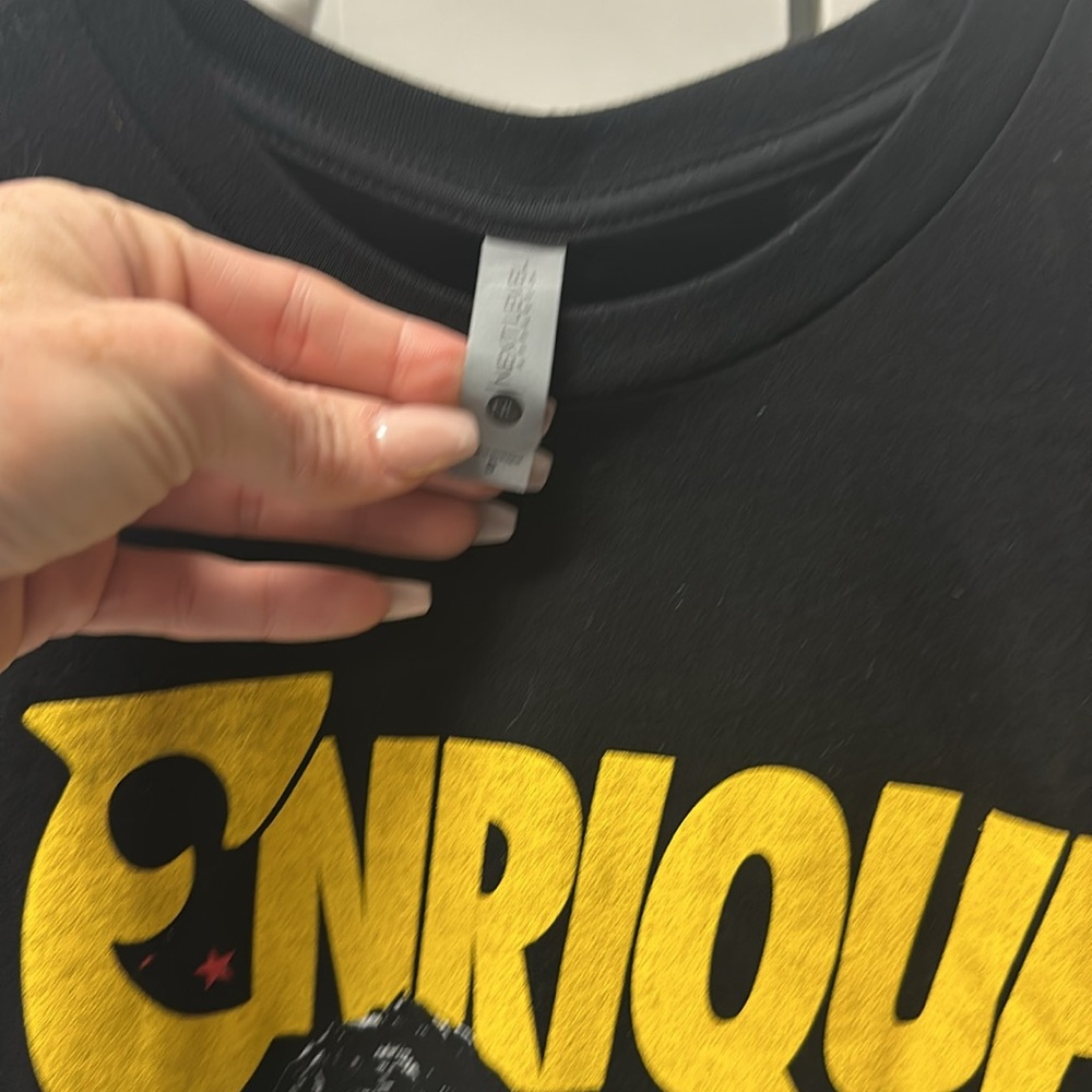 Enrique Iglesias Trilogy Concert T Shirt, size small - Picture 3 of 3